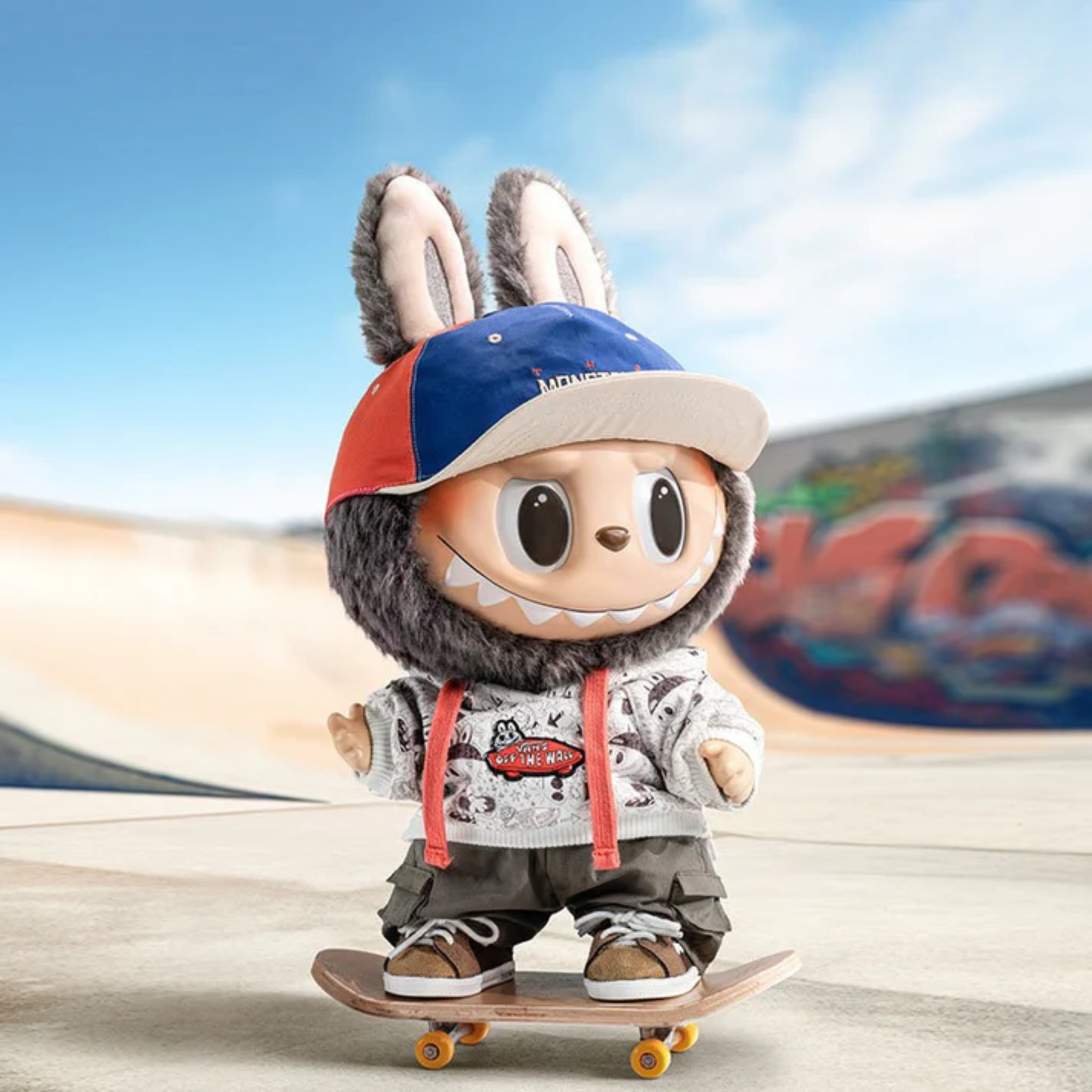 Labubu „The Monsters x Vans” | Pluszowa figurka 38 cm