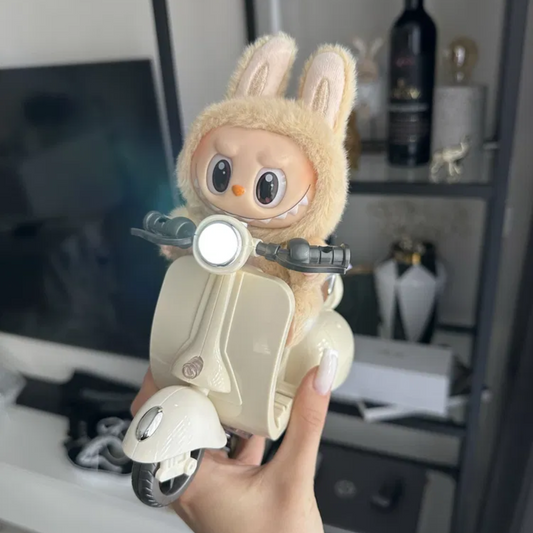 Retro mini skuter dla Labubu - Elektryczna zabawka